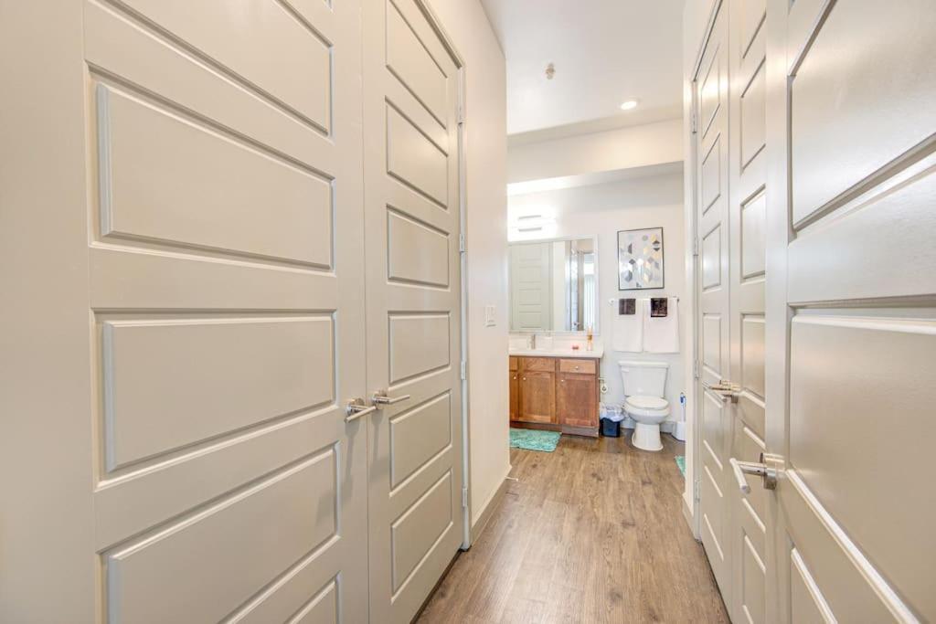 Trendy Downtown 1Bd/Freeparking/Wi-Fi/Pool Leilighet Houston Eksteriør bilde