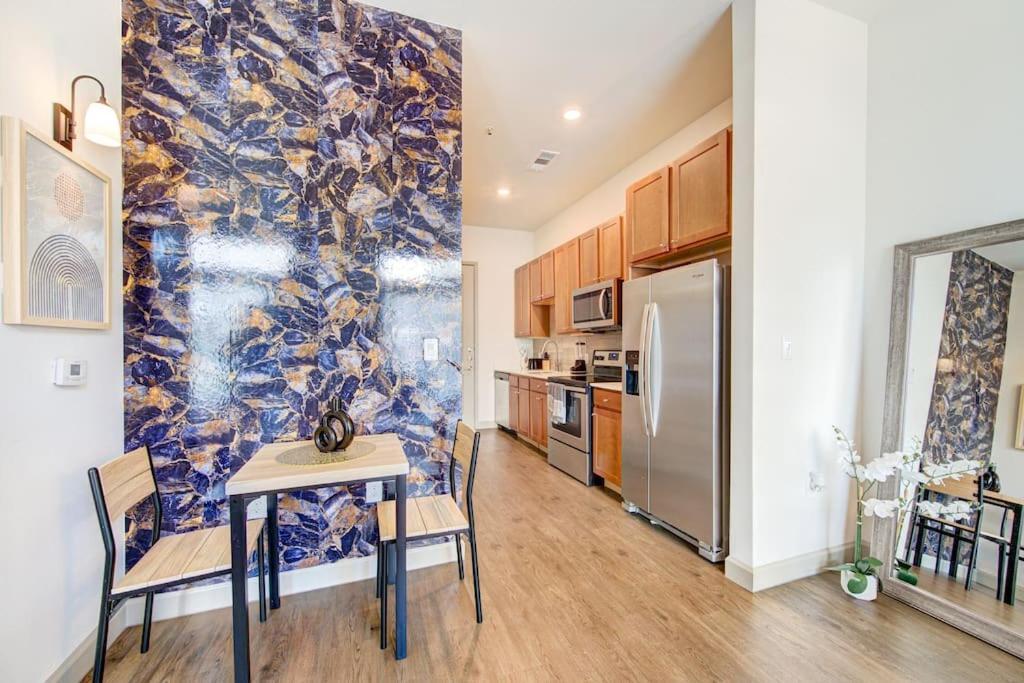Trendy Downtown 1Bd/Freeparking/Wi-Fi/Pool Leilighet Houston Eksteriør bilde